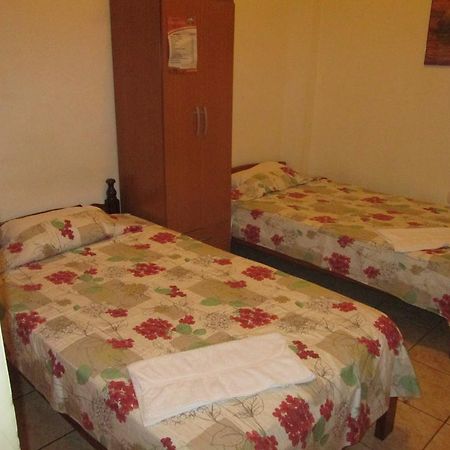 Residencia Casa Linda Hotel Iquitos Buitenkant foto
